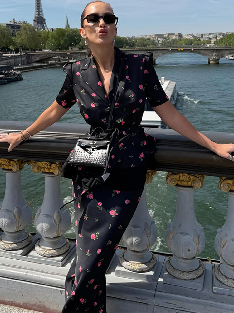 Women'S Fashion Trends Spring 2026 - Conjunto Feminino Elegante de Saia e