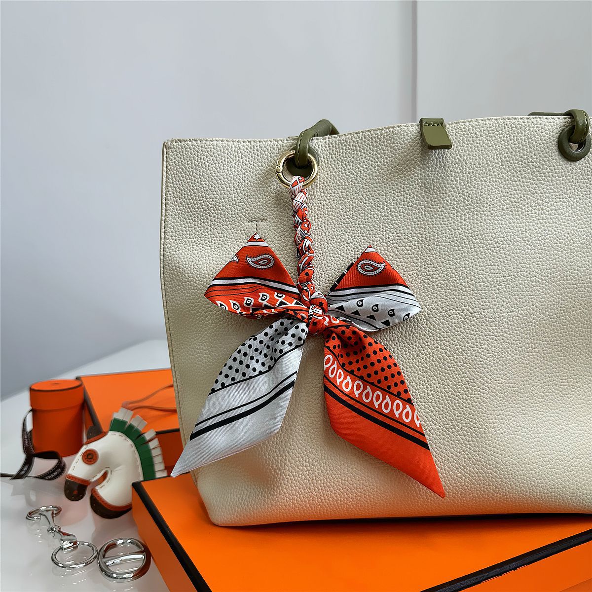 Charm de Bolsa Elegante com La - Women'S Ysl Fashion avaliação e preço
