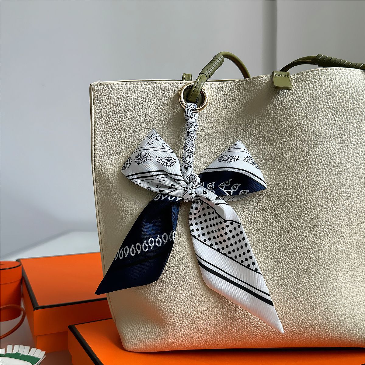 Charm de Bolsa Elegante com La - Women'S Ysl Fashion avaliação e preço