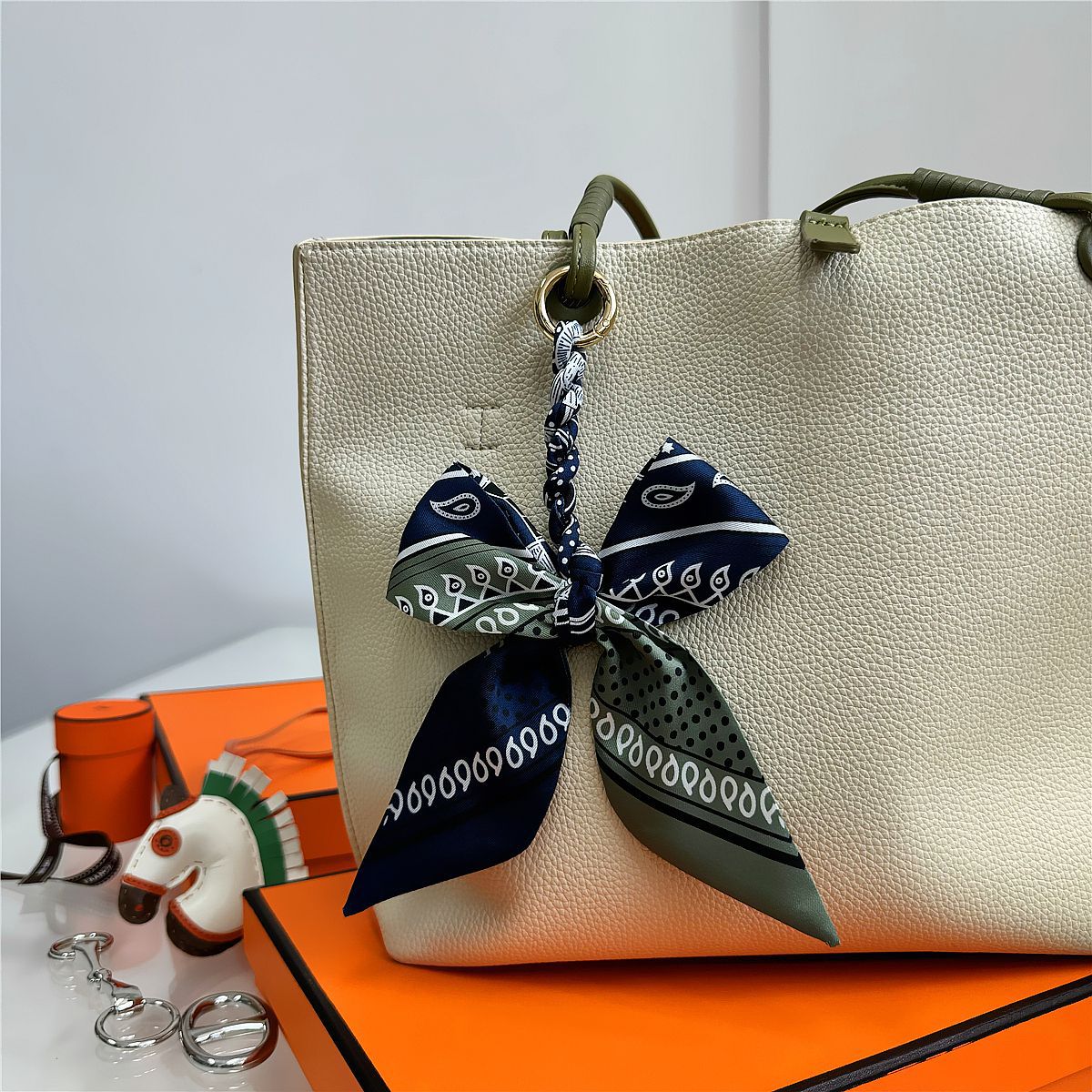Charm de Bolsa Elegante com La - Women'S Ysl Fashion avaliação e preço