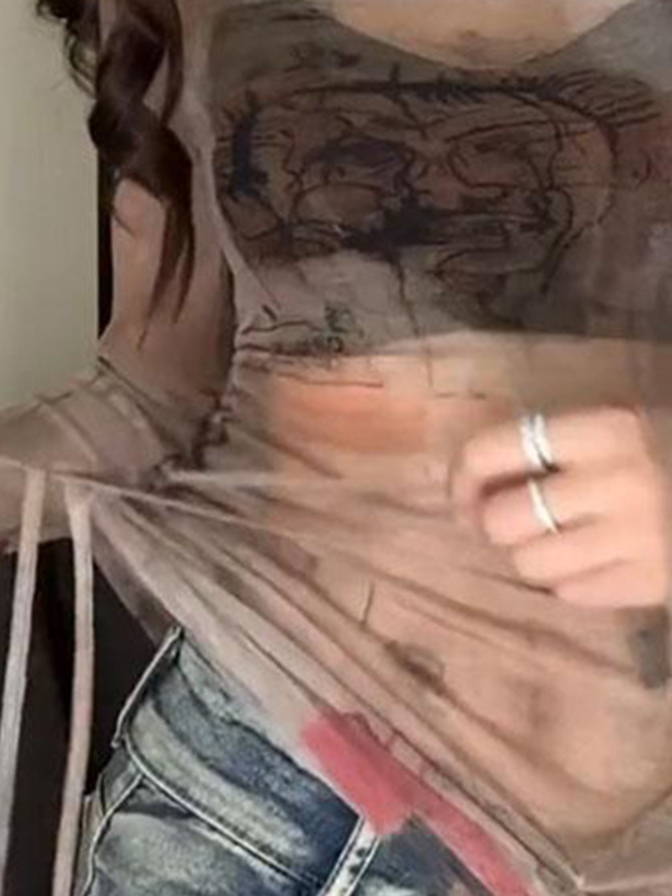 Top de Malha com Estampa Graff - Off Shoulder Top avaliação e preço